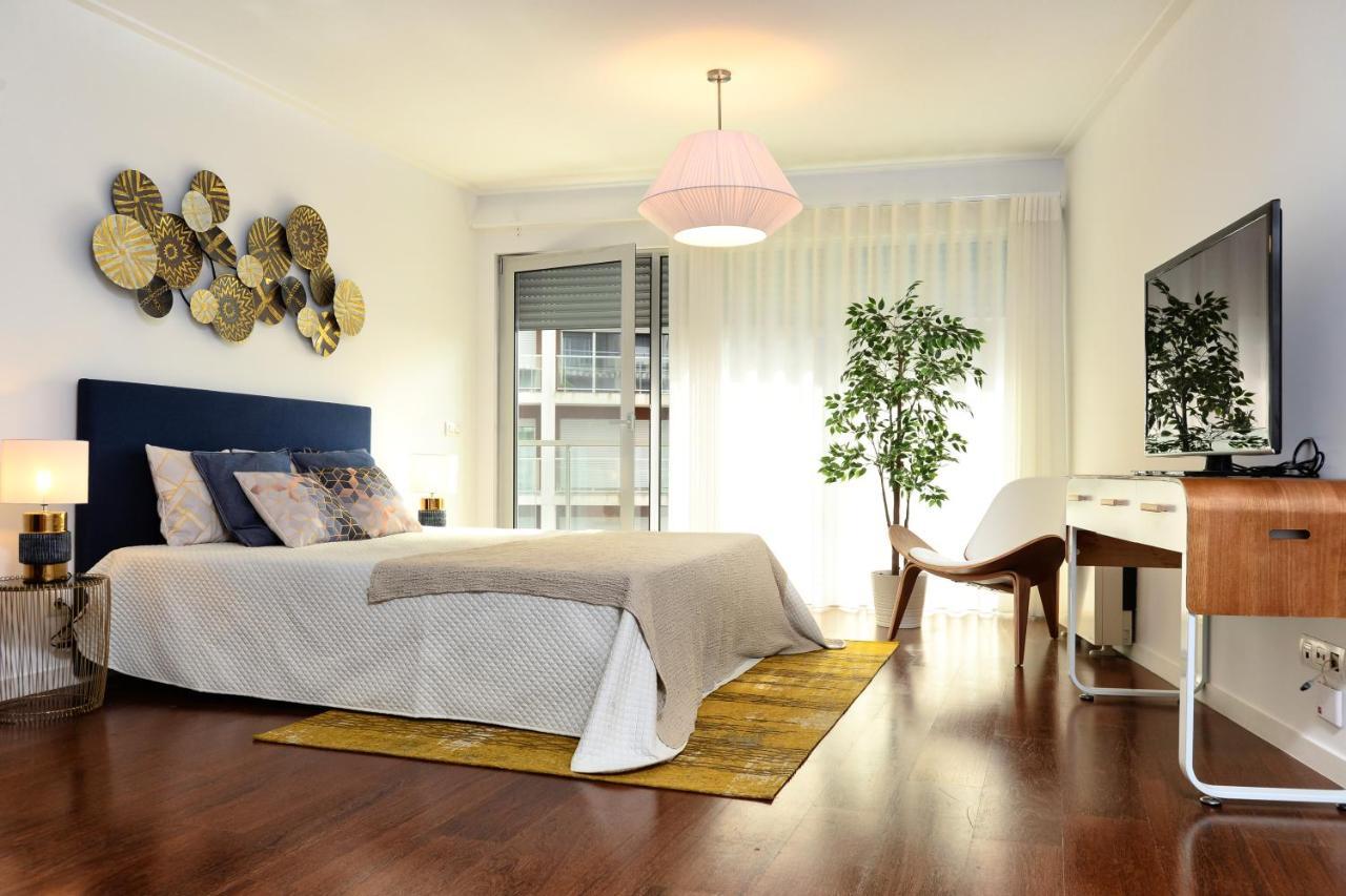New Loft With Swimming Pool At Parque Nacoes! Lisboa